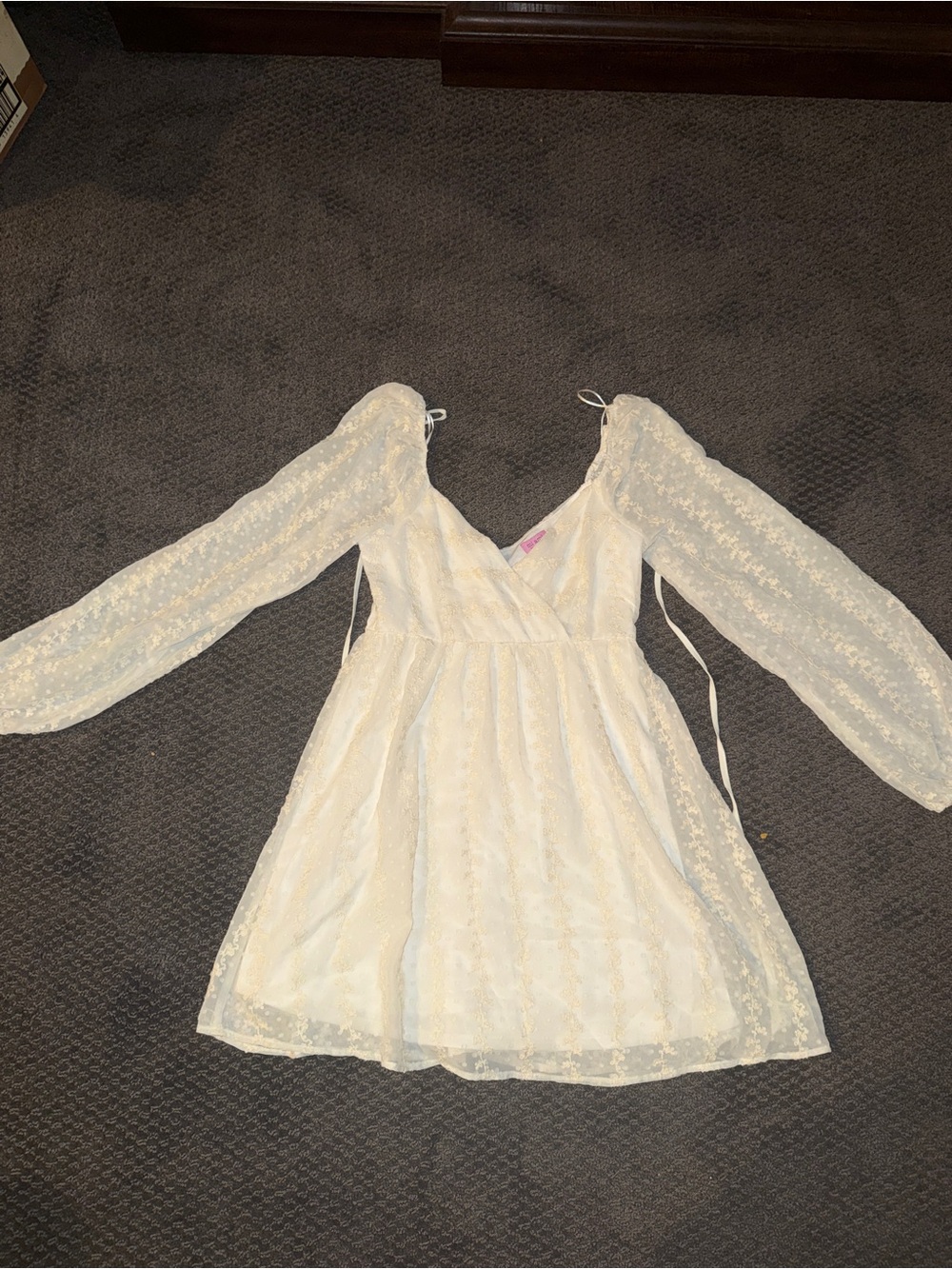 Mi Ami for Francesca's Cream Floral Mini Dress